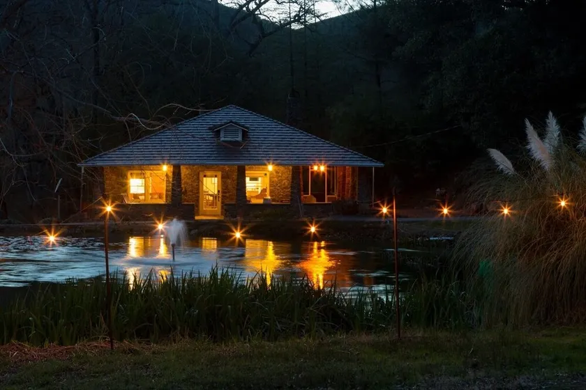 Stonehouse Lodge, Private Cottage on Winery & Vineyard Property - Image 1