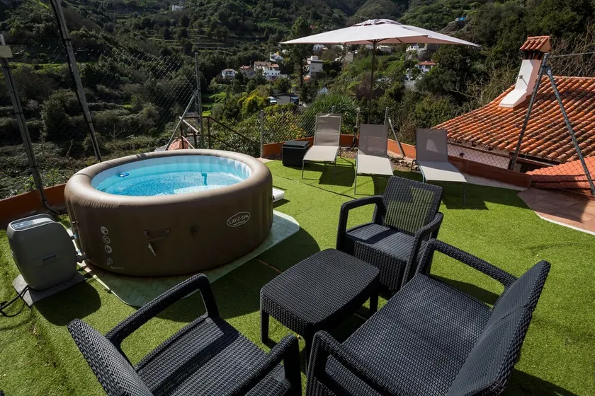 Casita de campo con bañera de hidromasaje, vistas a la montaña y WiFi (apta para teletrabajo) - Image 1