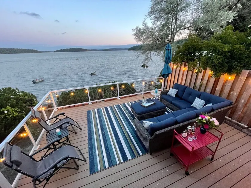 Waterfront home, steps to the beach in protected bay!  Birding, kayaking, swim. - Image 1