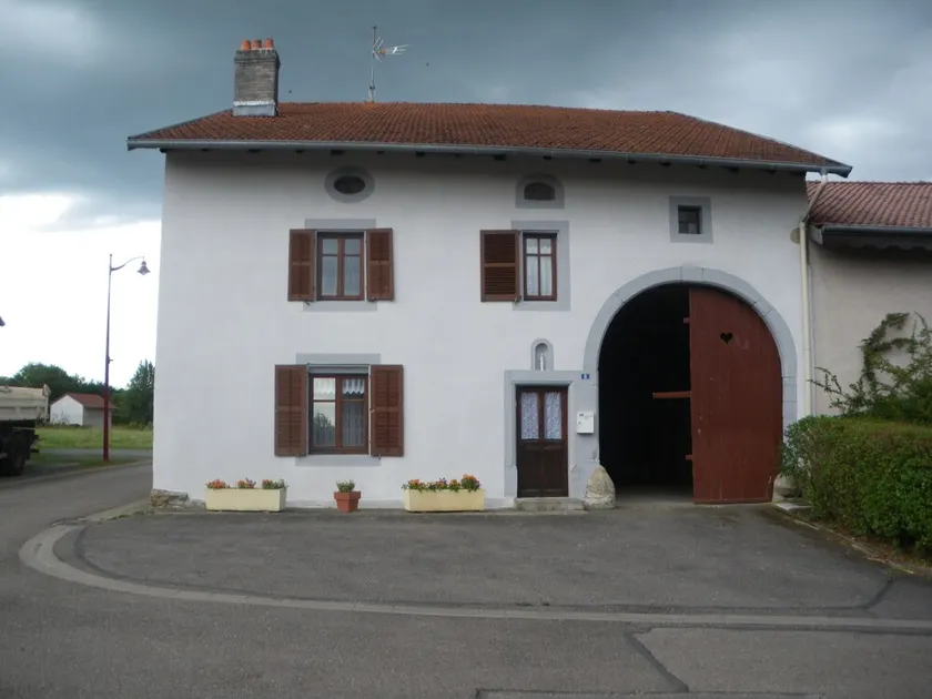 Gite à la campagne dans un village tranquille - Image 1