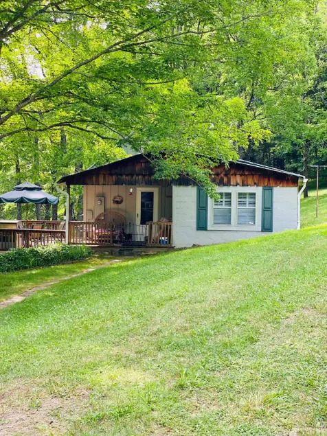 Pet-friendly, private, refuge. Monthly renters welcome. No extra fees. - Image 1