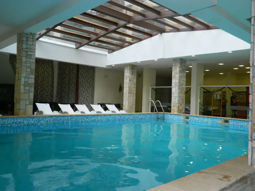 Modern Complex With Spa Facilities, 5 Minutes walk to Gondola - Image 1