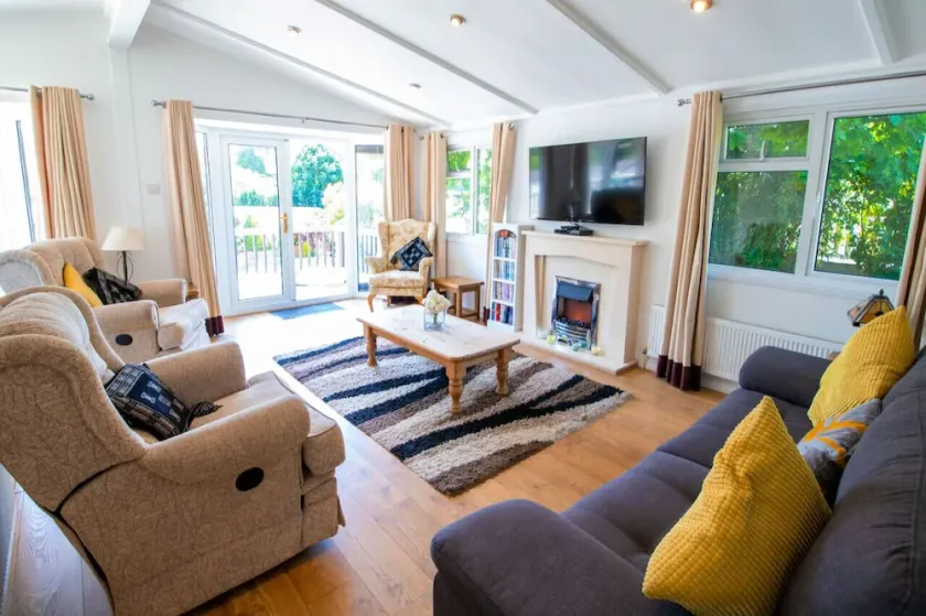 11 The Oaks - Lodge - Coghurst Hall - Hastings - Image 1