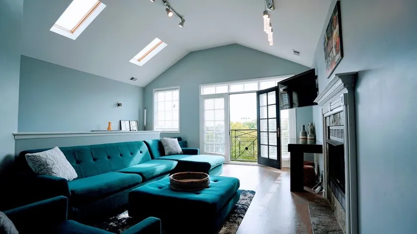 Remodeled West Loop Apartment Near United Center - Image 1