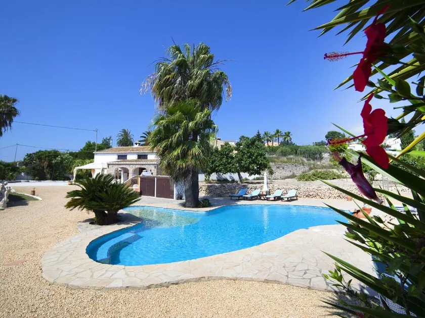 Beautiful private villa for 8 people with private pool, hot tub, WIFI, A/C, TV and patio - Image 1