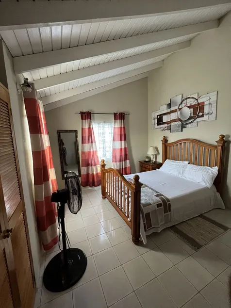 Rhyne Park Inn: 2 Bed Self Contained Apartment with Partly AC and WiFI - Image 1