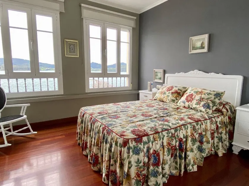 Apartment in a great location with stunning views and minutes from the beach! - Image 1