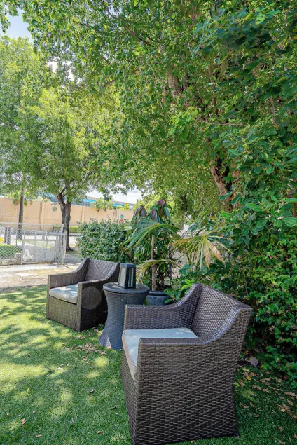 Artful 4BR Family Retreat - Image 1