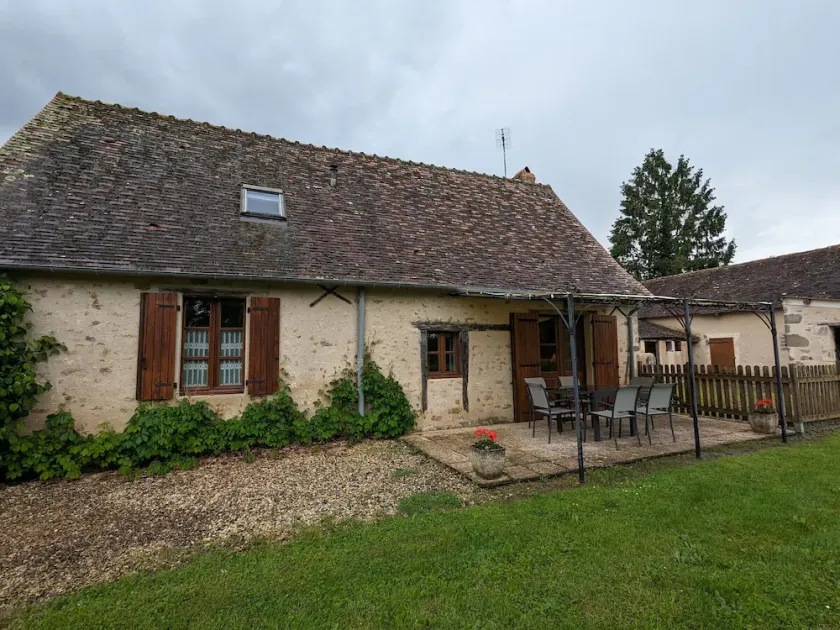 Charming Restored House in Berry with Private Fishing Pond and Woodland Serenity - Image 1