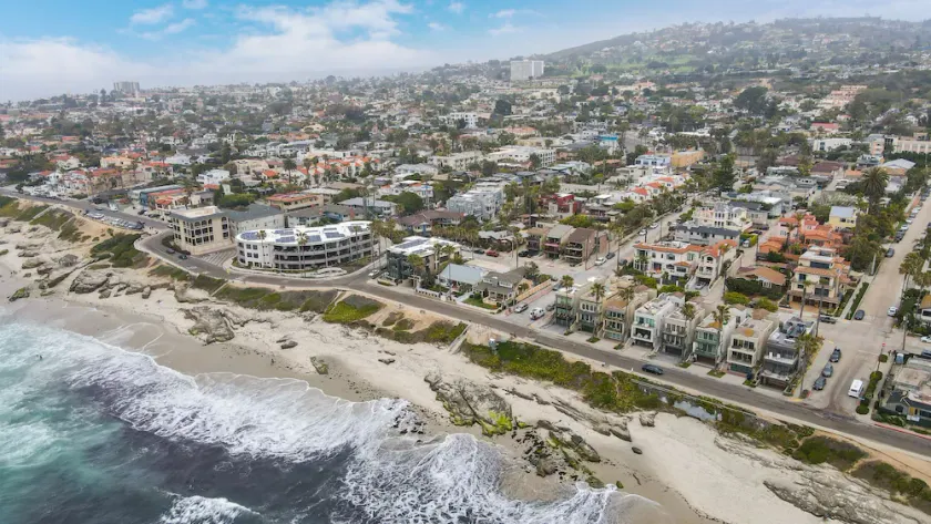 Coastal retreat near the beach w Panoramic Ocean Views, Rooftop Deck, & Firepit - Image 1