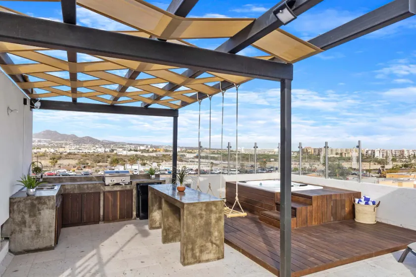 Amazing dept with private rooftop w/jacuzzi. 5 minutes from beach - Image 1