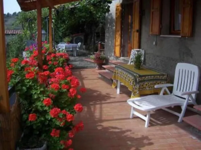 Casa in pietra con giardino - Image 1