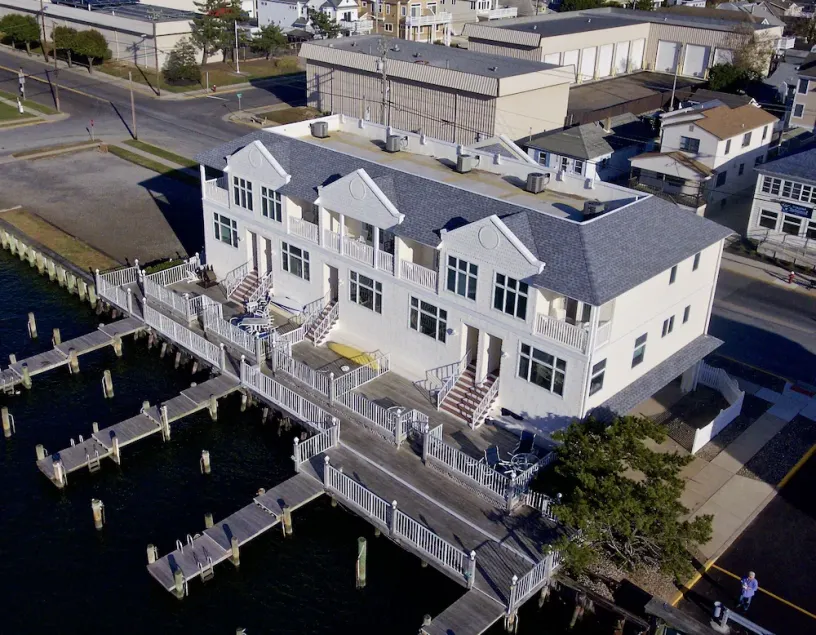 Welcome to The Bermuda Clubs Condominiums. This facility offers peace, tranquility, and the best of the shore with bay front living and very close beaches. - Image 1
