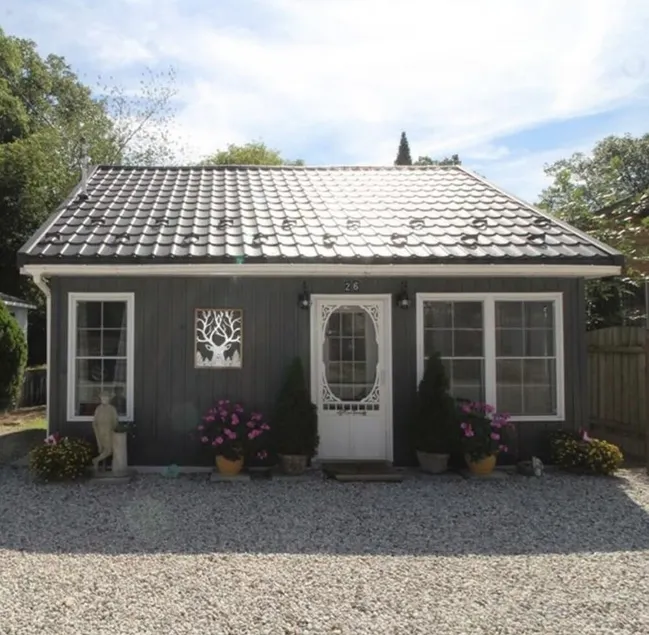 THE \"clean\" LITTLE BLUE COTTAGE -  BEACHTOWN DT GRAND BEND -ONTARIO - Image 1