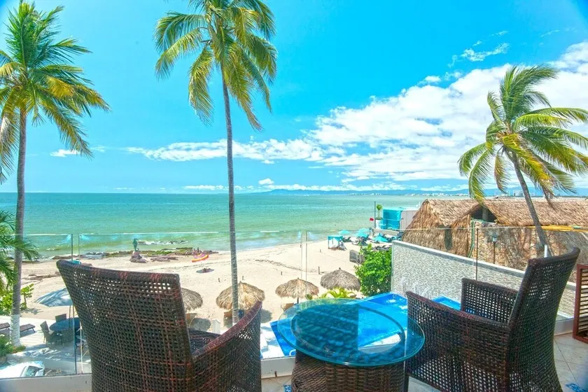Amazing views righ over los muertos beach, steps from the beach - Image 1