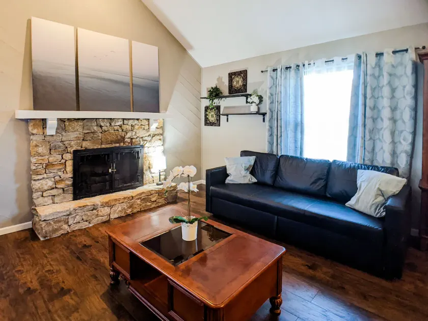 Quiet, comfy and spacious 3 bedroom home in KC - Image 1