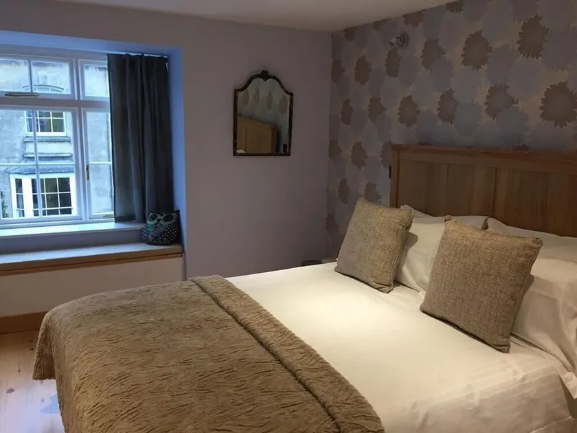 Double room-Ensuite with Bath-The Snowy Owl - Image 1