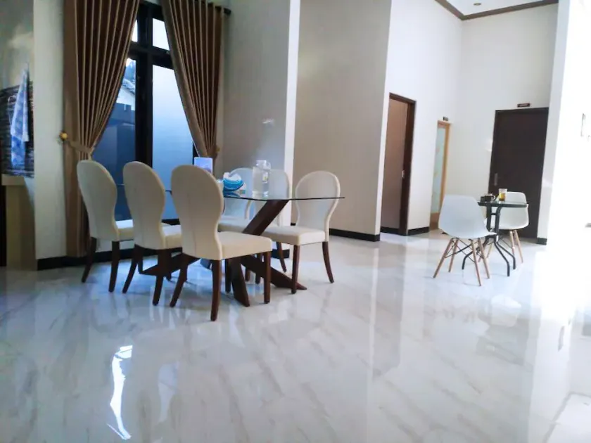 Simplemente Homy Guest House Purbalingga (Alun Alun Kota) - Image 1