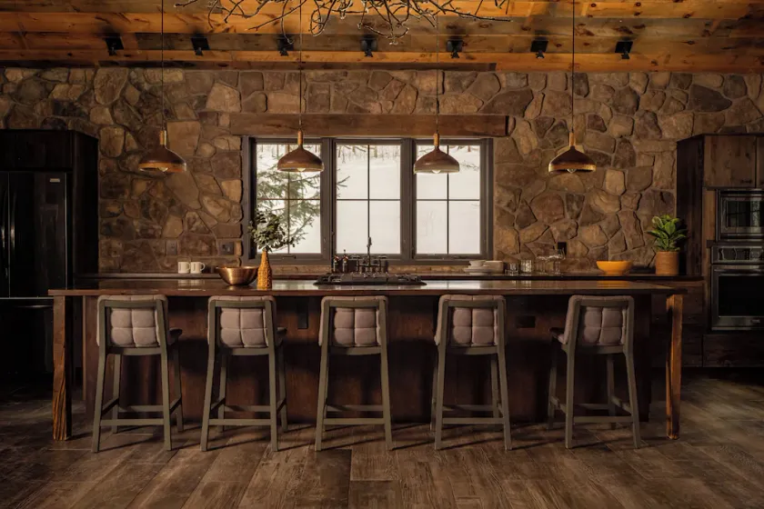 A stunning, modern Lodge with rustic charm at June Farms! - Image 1
