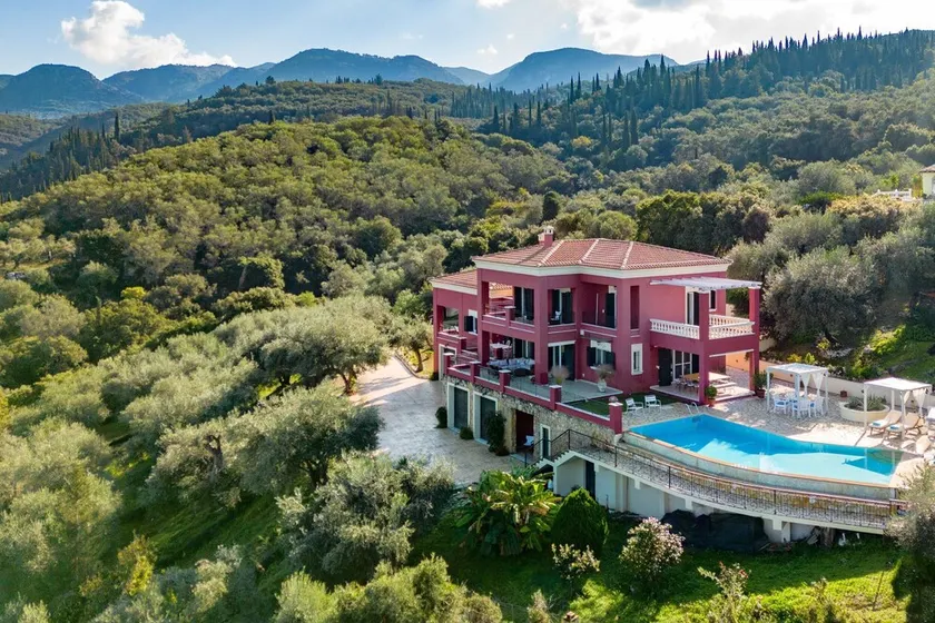 Villa Regina Rossa is a large villa with stunning sea views and a heated pool - Image 1
