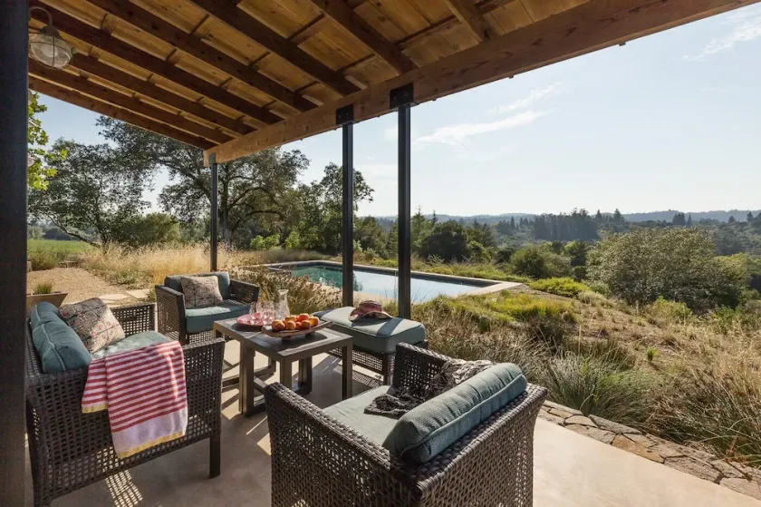Neu renoviertes, vom Architekten entworfenes Haus mit Weinlandblick und Pool und Spa - Image 1