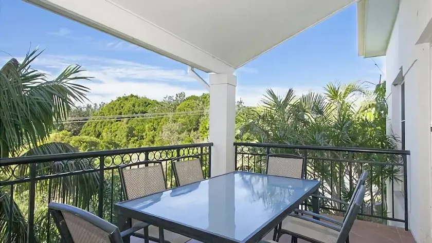 Roll out of bed and onto the beach - Tri-level townhouse ideal for the beachlover! - Image 1