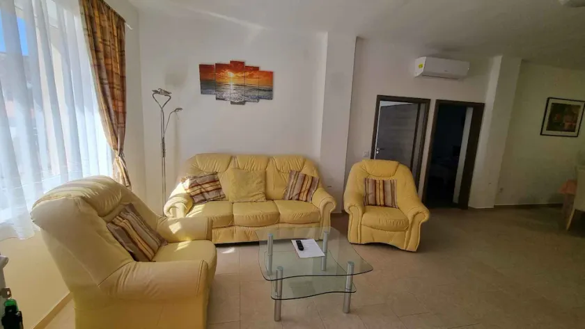 Holiday apartment renovated in 2021 with air conditioning and WiFi, wheelchair accessible - Image 1