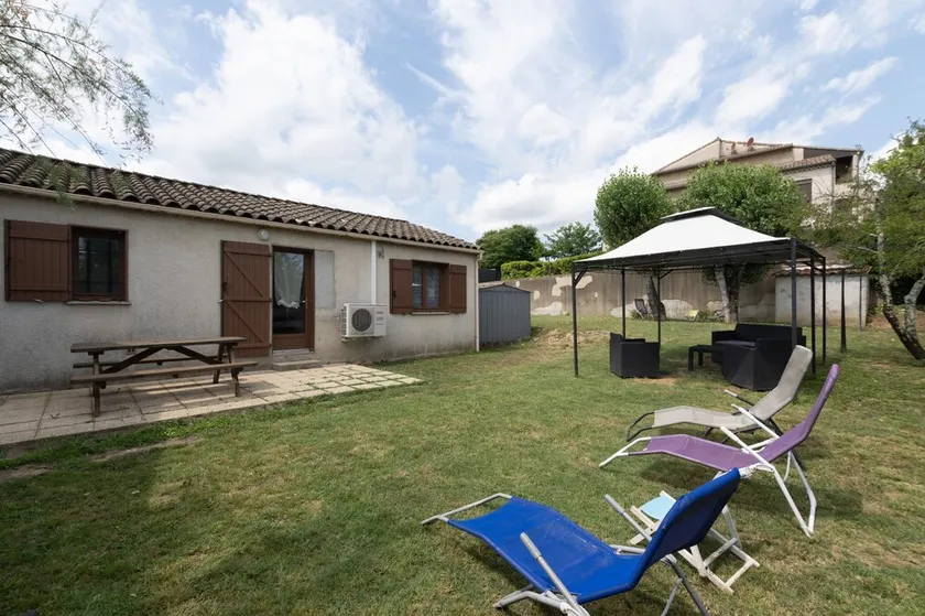 Holiday Home \"Ombre d'Été\" with Private Garden & A/C - Image 1