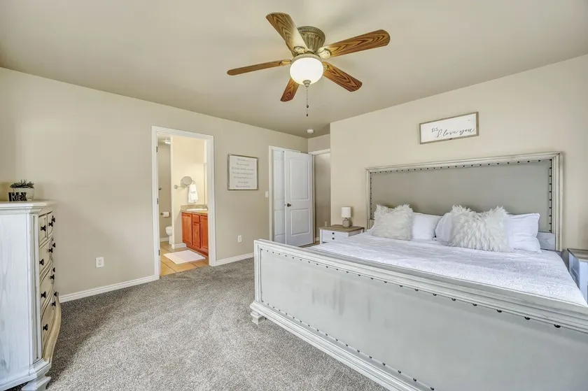 Stunning NEW 4 bed 3 bath home, Spacious and clean - Image 1