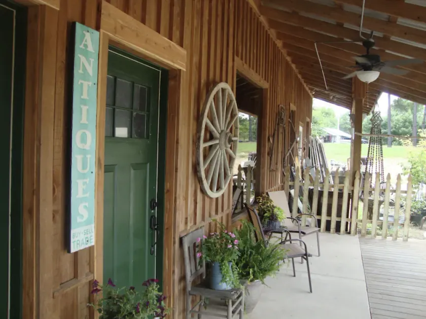 Southern Comfort Cabin- minutes from the river and the lake! - Image 1
