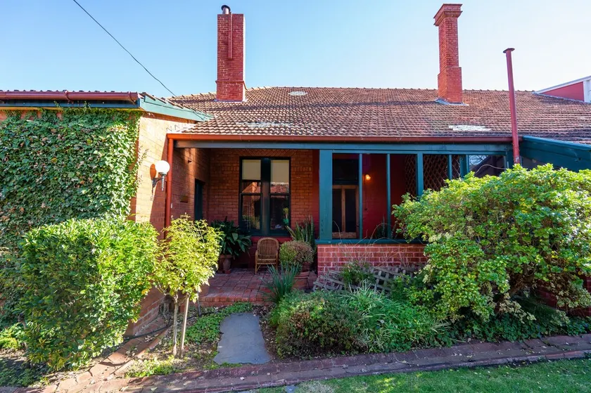 Garden and Loft Apartment - Mansion Buxton - Image 1