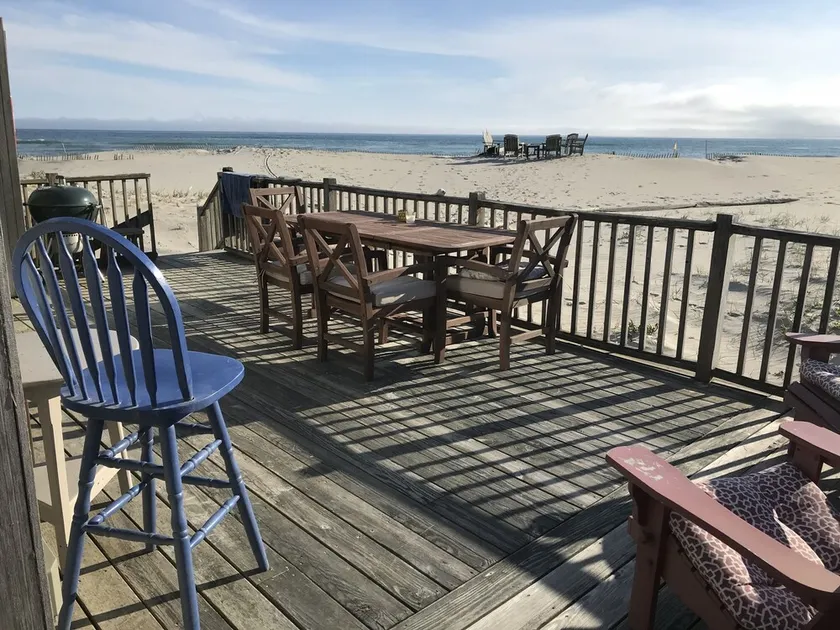 Chalet sur la plage à Smith Pt .. Océan, baie et couchers de soleil. - Image 1