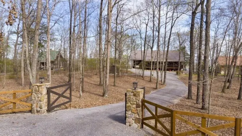 5⭐️ Breathtaking Bluff Views Serene 2 Bed/2Bath Brow Cabin Cloudland near Mentone - Image 1