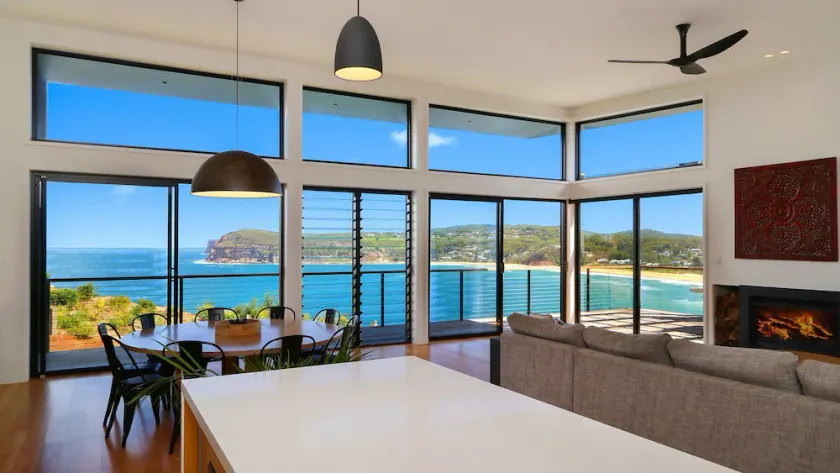 Family Beach House Sleeps 18, Dramatic Beach and Ocean Views over Copacabana. - Image 1