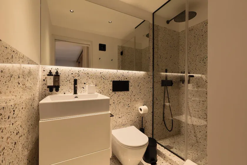 Vandoma Serviced Apartments - Image 1