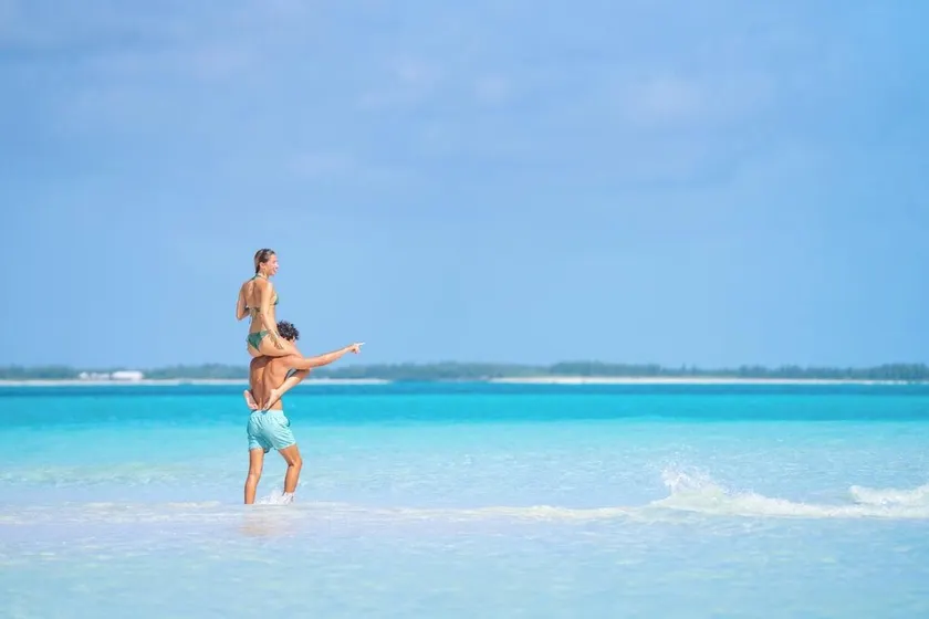 FRONTLINE Condo with SENSATIONAL bidirectional views of Treasure Cay Beach! - Image 1