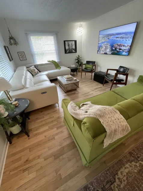 Spacious cottage by lake & walking trails, 1 mile from downtown Shipshe. - Image 1