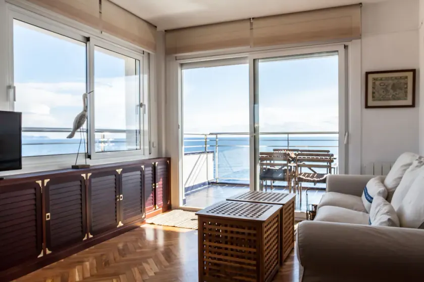 L'escala: Oceanfront -Paseo Maritimo- WiFi gratis HUTG- 013915 - Image 1