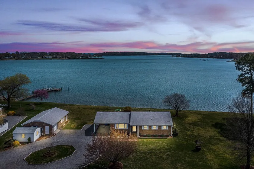 Magical Sunsets and Breathtaking Views in Heathsville/Wicomico River- Sleeps 10 - Image 1