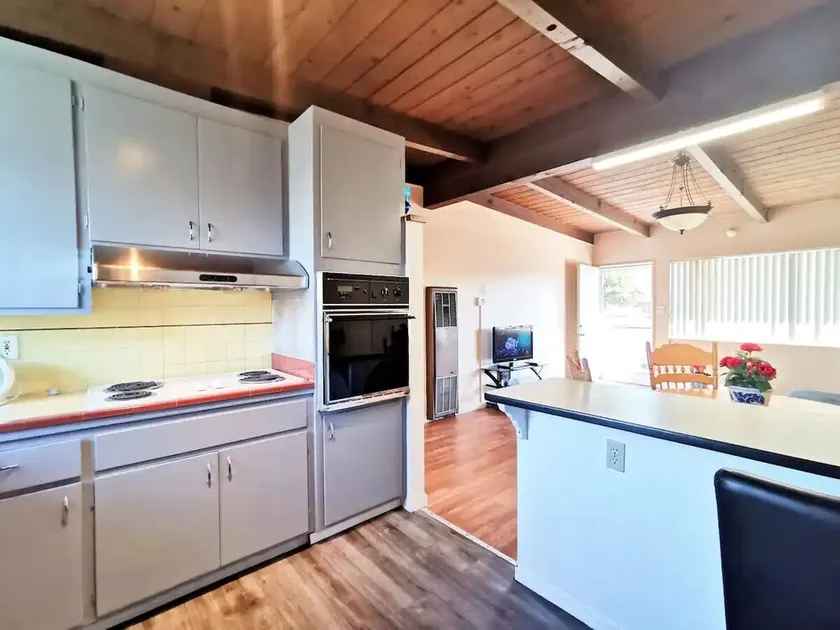 Comfy 2BR 1Bath Apartment near HWY580-80 - Image 1