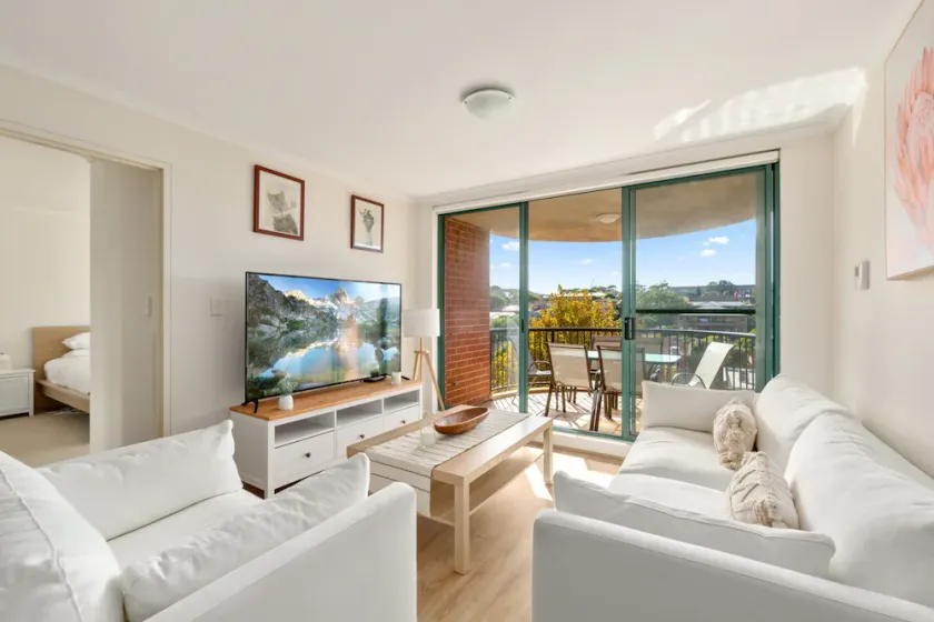 Spacious 3-Bed with Alfresco Dining by Amenities - Image 1