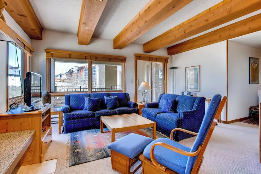 Large 2 Br With Open Floorplan Condo - Image 1