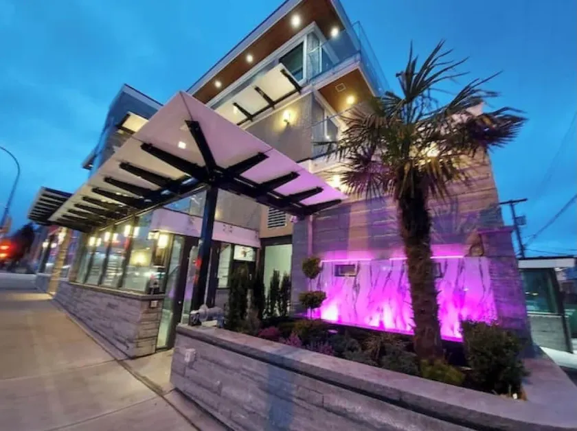 Beautiful Luxurious 3 Bedroom Townhouse - Image 1