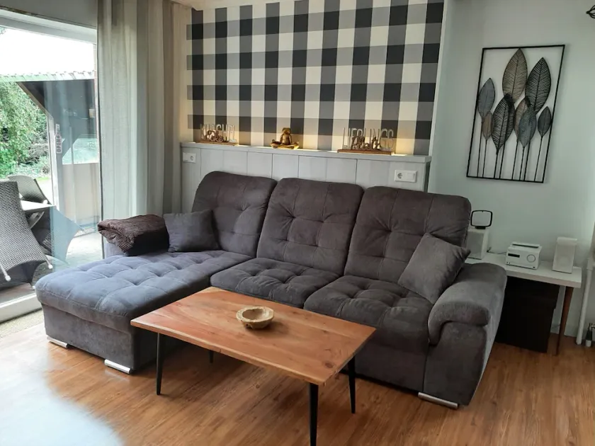 Vacation home in Emden, sleeps 6, large yard, pets allowed - Image 1