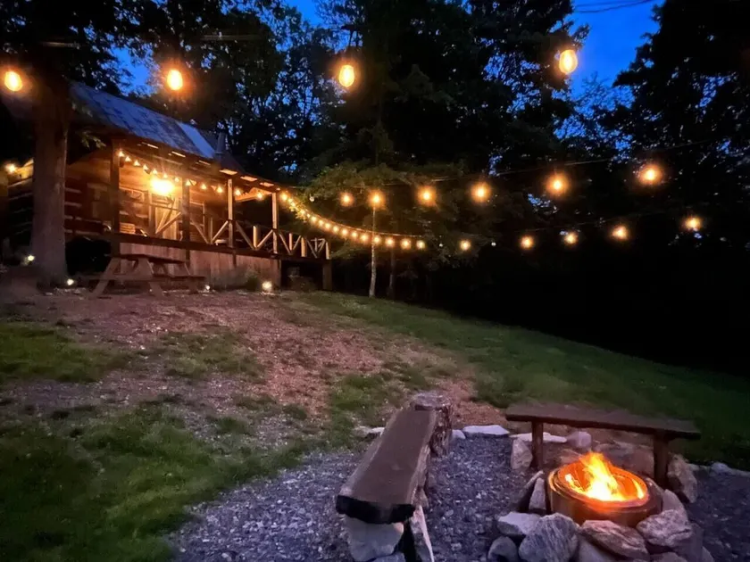 Romantic Hot Tub Fire Pit  Mins to it all  Read Full Listing - Image 1