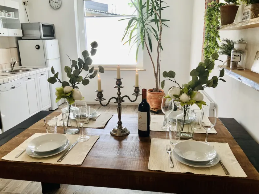 Beautiful old building apartment in a top location 10 minutes to town in the residential area - Image 1