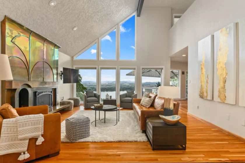Stunning Panoramic River and Mountain Views, Huge Covered Decks, Fire-Pit, Ping Pong, Gym, & More - Image 1