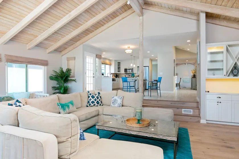 5227S -185027: 3  BR, 2  BA House in Oxnard, Sleeps 7 - Image 1