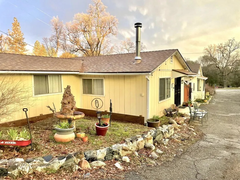 Private two bedroom cottage off Historic Highway 49.  - Image 1