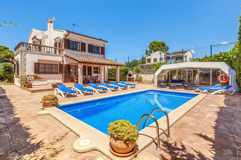 Maison de vacances Villa Isabel avec piscine, Wi-Fi, jardin et terrasse - Image 1